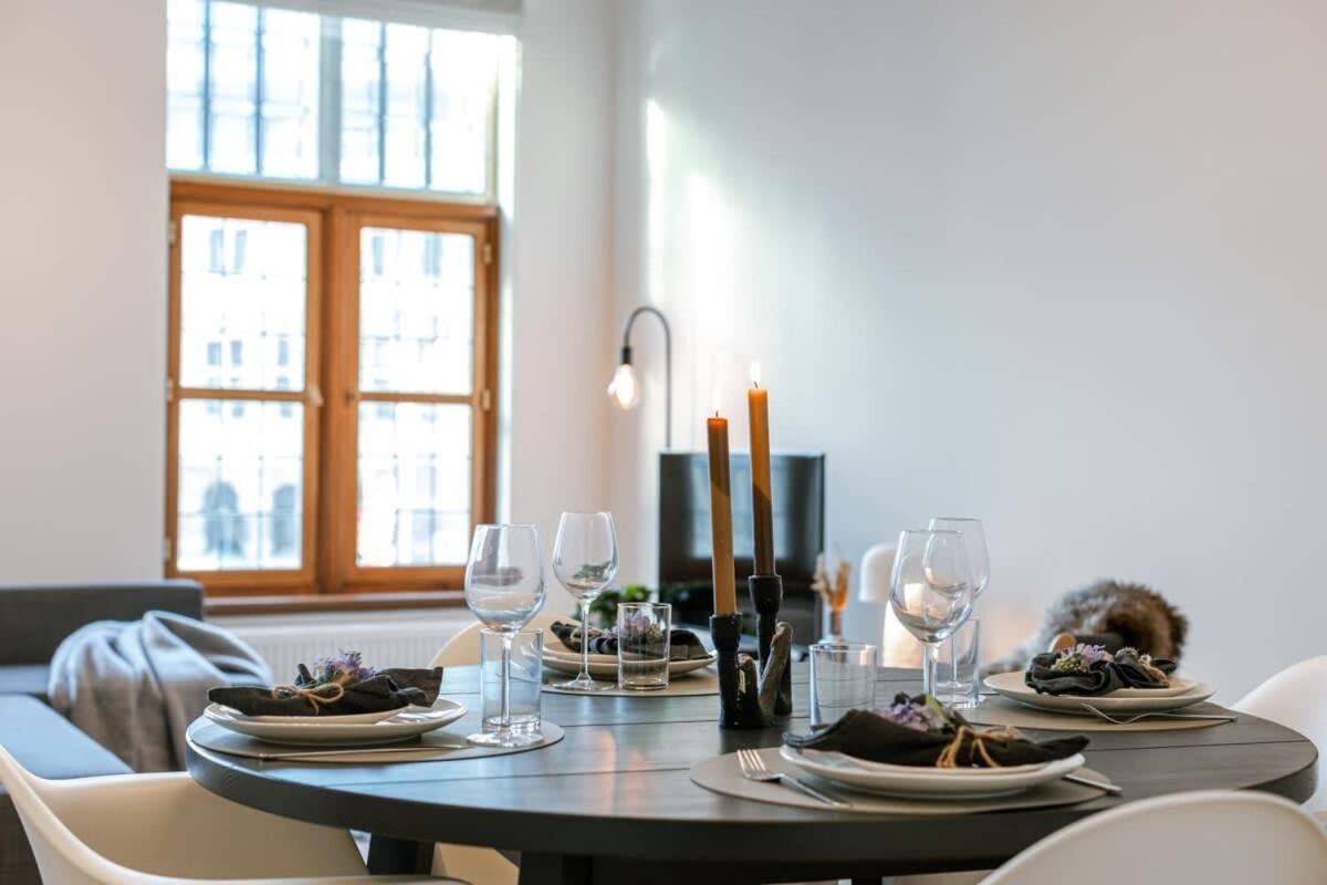 Huswell - Modern Apartment Located At Historical Main Square Антверпен Экстерьер фото