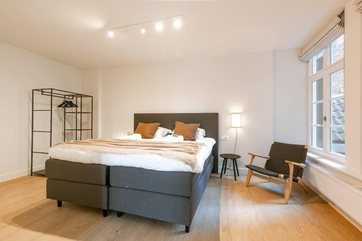 Huswell - Modern Apartment Located At Historical Main Square Антверпен Экстерьер фото