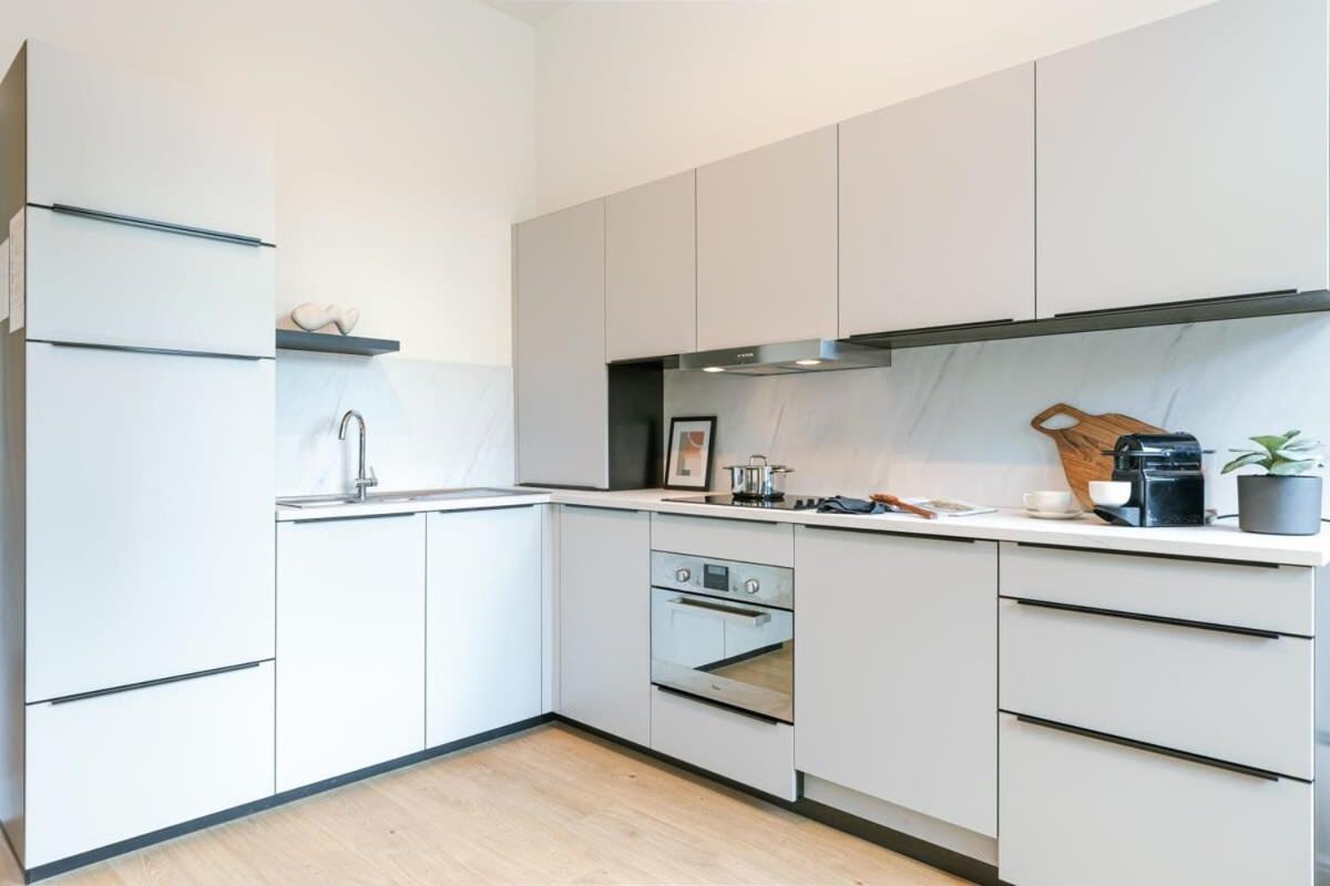 Huswell - Modern Apartment Located At Historical Main Square Антверпен Экстерьер фото
