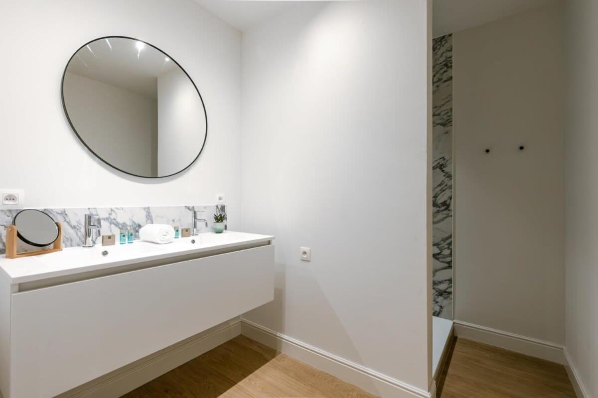 Huswell - Modern Apartment Located At Historical Main Square Антверпен Экстерьер фото