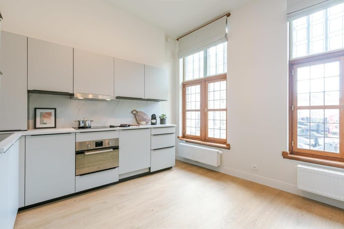 Huswell - Modern Apartment Located At Historical Main Square Антверпен Экстерьер фото