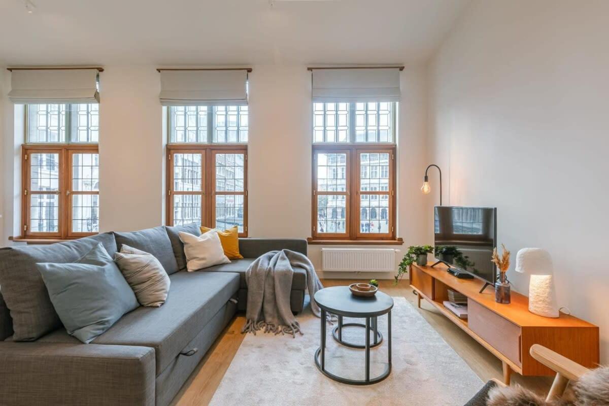 Huswell - Modern Apartment Located At Historical Main Square Антверпен Экстерьер фото