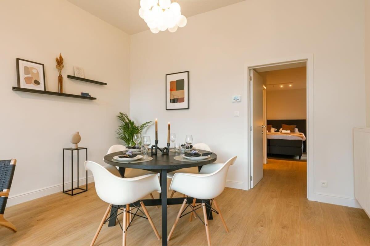 Huswell - Modern Apartment Located At Historical Main Square Антверпен Экстерьер фото